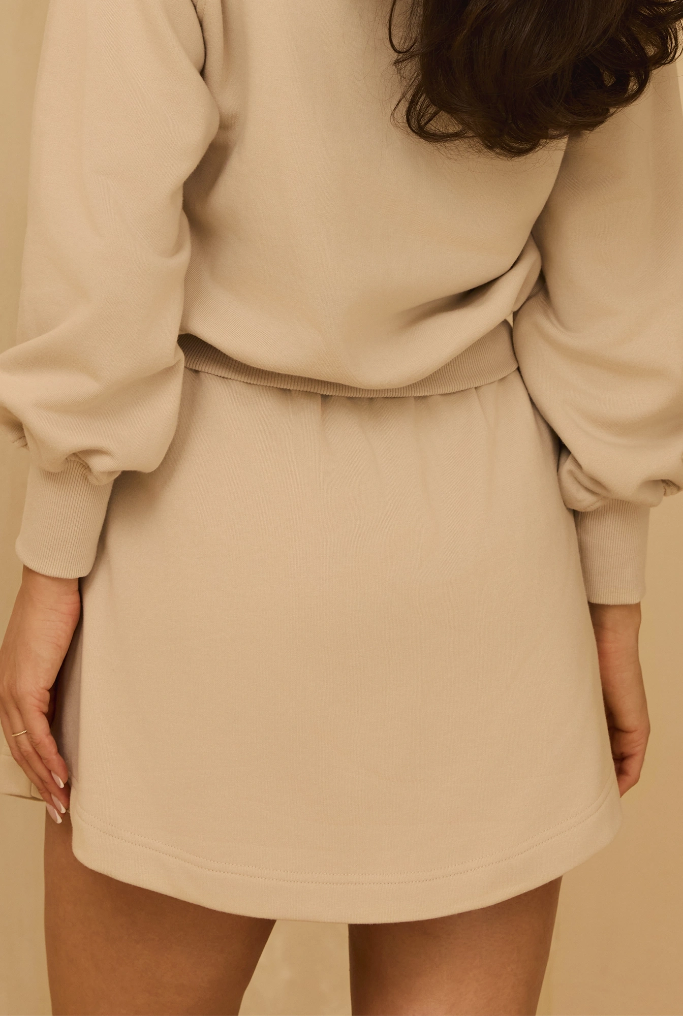 Hanako - Set in cotone con felpa con scollo a V e gonna con pantaloncini cuciti
