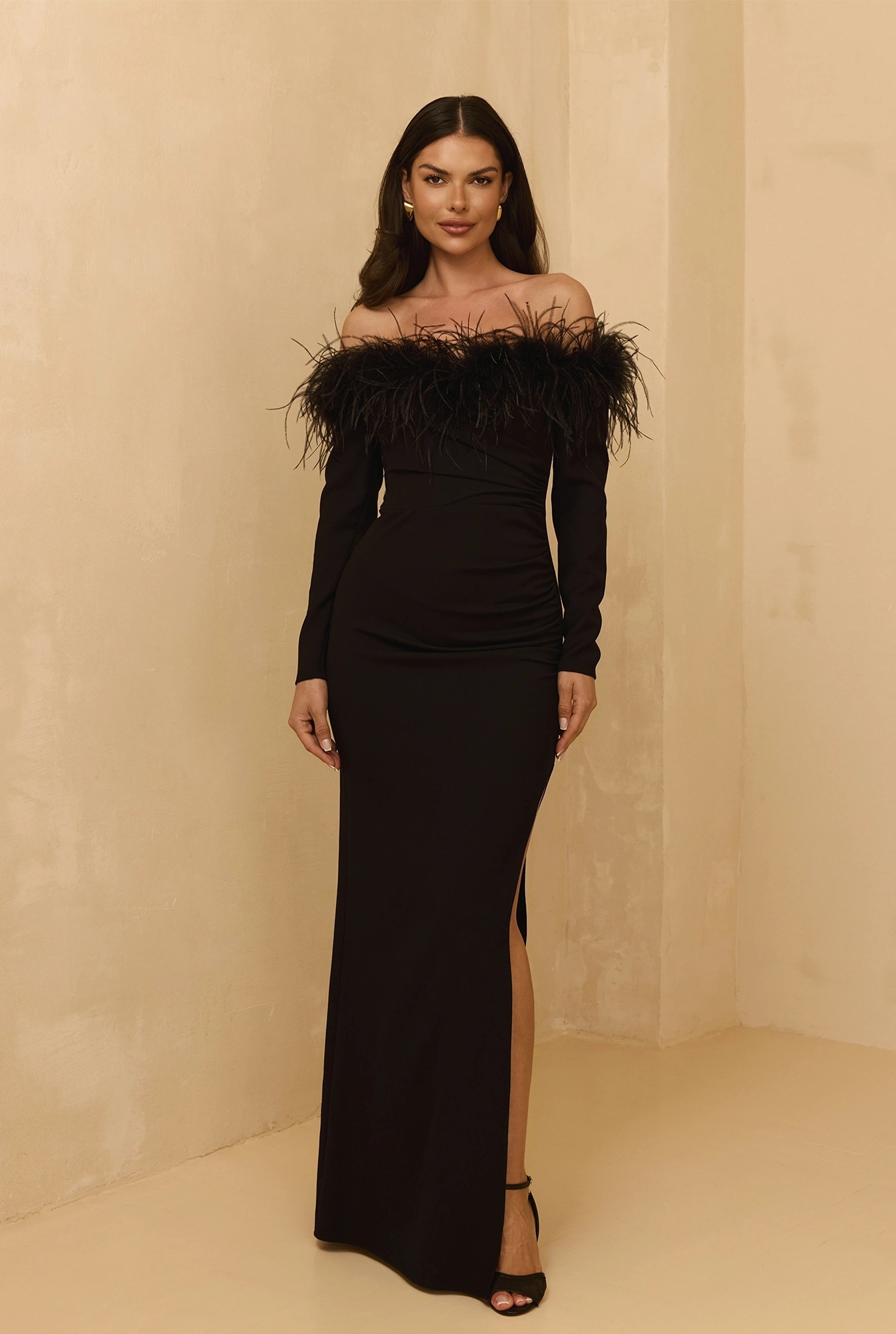 Meryl - Eleganza nera con piume